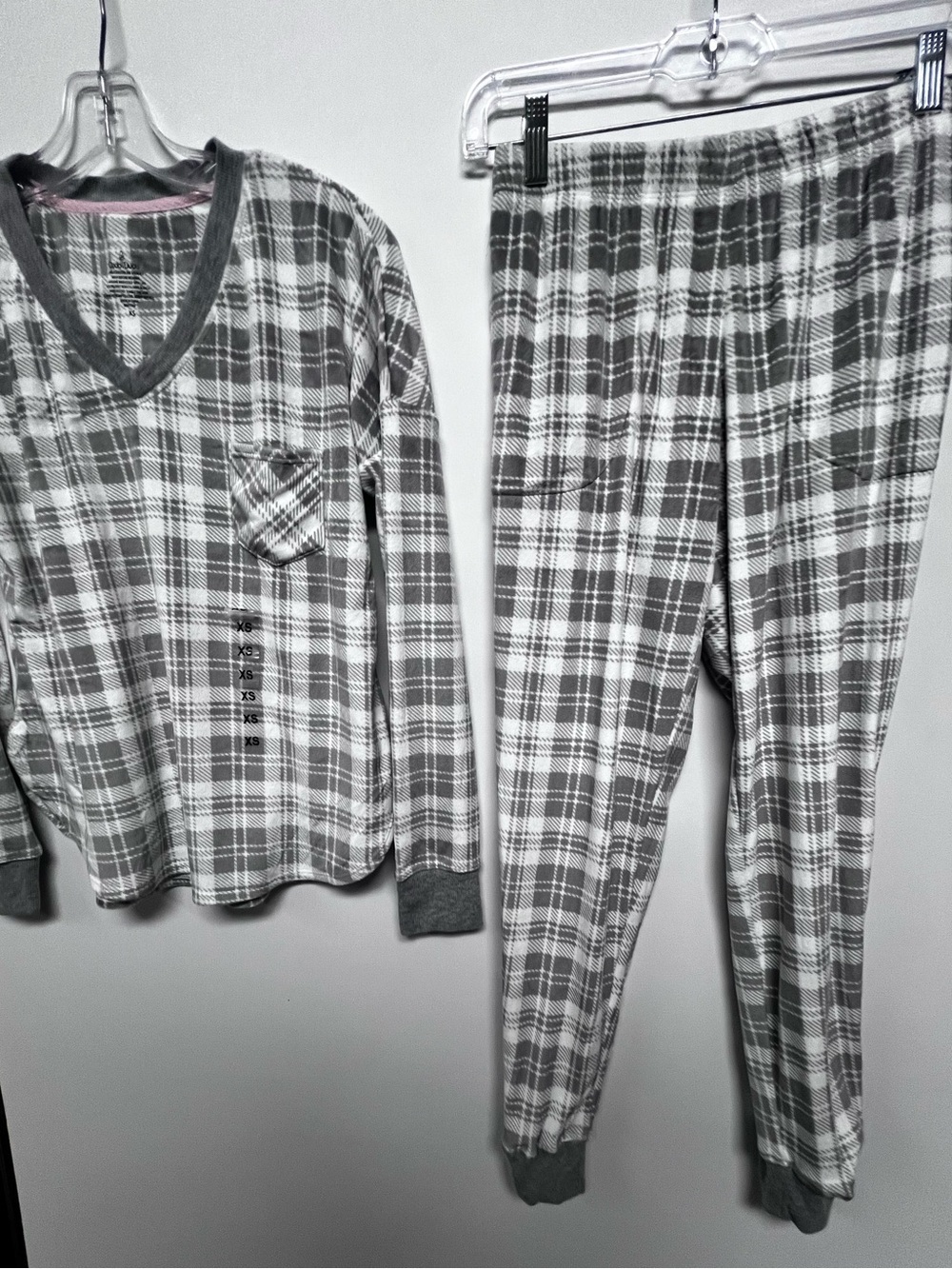 CUDDL DUDS LADIES SIZE XS GRAY CHECKED “V” NECK LIGHTWEIGHT SUPER SOFT P J’S